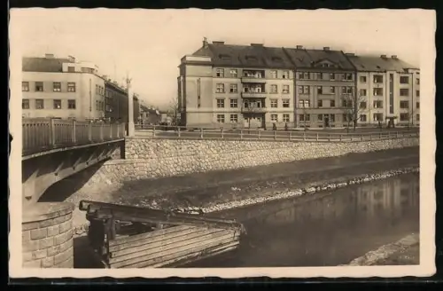 AK Chocen, Strassenpartie mit Brücke