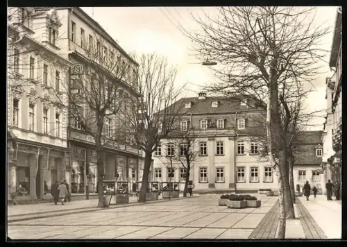 AK Weimar, Schillerstrasse mit Passanten