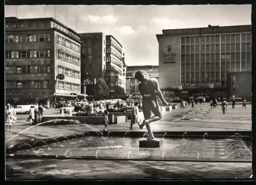 AK Essen, Kennedy-Platz mit Brunnen Gebäude des Deutschen Herold im Hintergrund