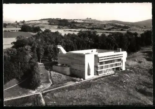 AK Eveux /Rhône, Couvent des Dominicains, Vue aérienne: l`Eglise et la Facade Ouest