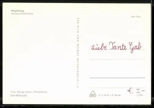 AK Magdeburg, Wilhelm-Pieck-Allee, Blick auf Gebäude mit Brunnen