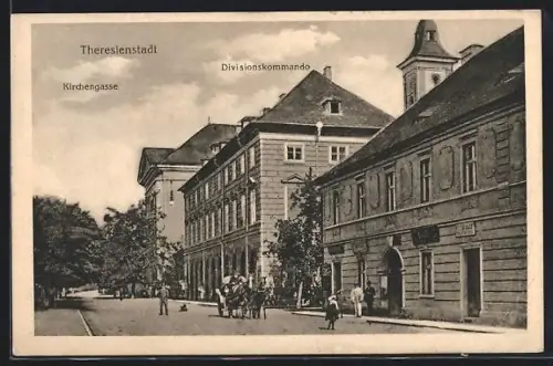 AK Theresienstadt, Kirchengasse mit Divisionskommando, Strassenpartie