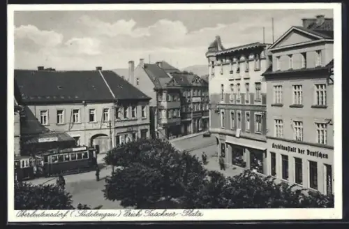 AK Oberleutensdorf /Sudetengau, Erich-Taschner-Platz mit Kreditanstalt u. Strassenbahn aus der Vogelschau