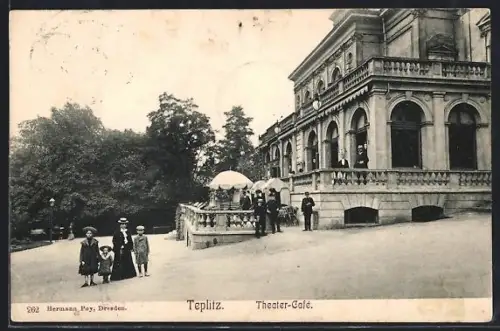 AK Teplitz Schönau / Teplice, Passanten am Theater-Cafe