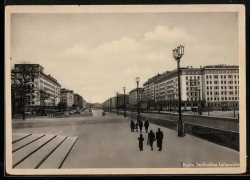 AK Berlin, Stalinallee in der Teilansicht mit Passanten