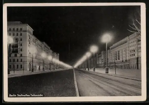 AK Berlin, Stalinallee bei Nacht