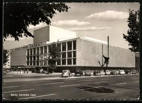 AK Berlin, Blick auf Deutsche Oper mit geparkten Autos