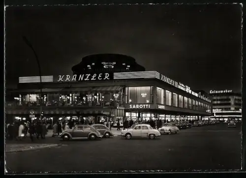 AK Berlin, Café Kranzler bei Nacht mit Passanten und Autos