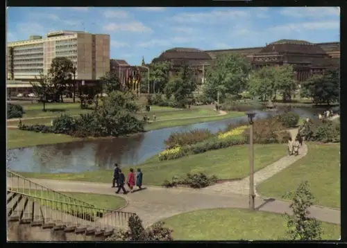 AK Leipzig, Blick zum Schwanenteich, Hotel Stadt Leipzig und Hauptbahnhof