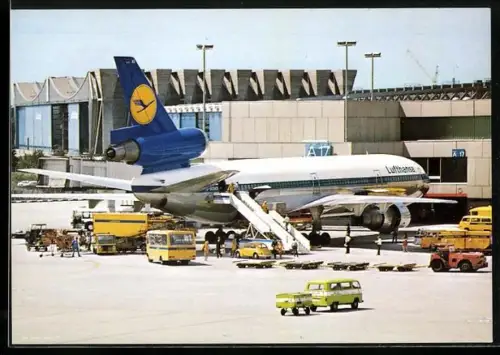 AK Frankfurt am Main, Flughafen, DC-10 während der Abfertigung am Flugsteigfinger A