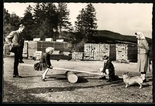 AK Balmoral, The Royal Family