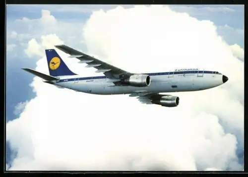 AK Lufthansa Airbus A300 fliegt durch die Wolken