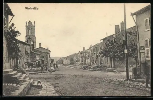 AK Woinville, Strassenkreuzung mit Soldaten, Ruinen, Kirche
