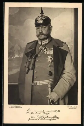 AK Paul von Hindenburg in Uniform mit Pickelhaube und Orden