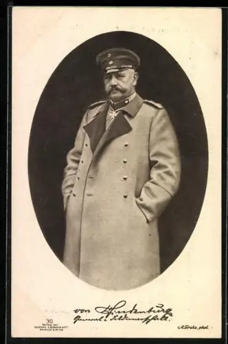 AK Hindenburg im Mantel mit Orden