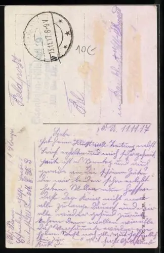 Künstler-AK Kleiner Junge in Uniform mit bandagierten Arm bekommt Blumen geschenkt, Kinder Kriegspropaganda