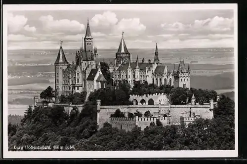 AK Burg Hohenzollern, Fliegeraufnahme der Burg auf dem Berg