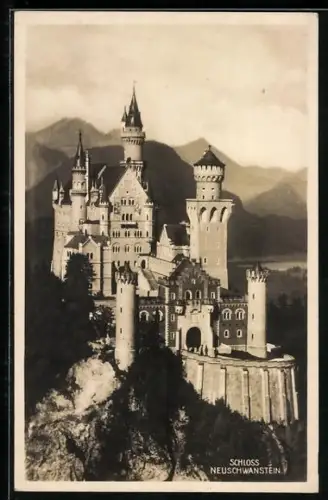 AK Schloss Neuschwanstein, Ansicht mit Bergpanorama