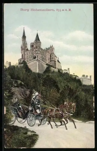 AK Burg Hohenzollern, Gesamtansicht mit Mauer und Kaiserlicher Kutsche, Wilhelm II.