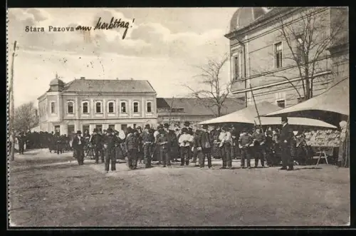 AK Stara Pazova, Menschansammlung am Marktstand