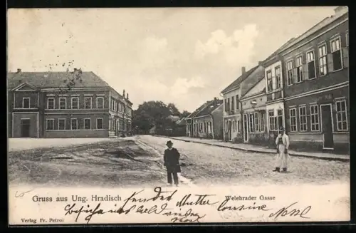AK Ung. Hradisch, Welehrader Gasse mit Passanten
