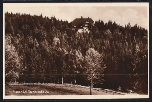 AK Plauen i. V., Touristenhaus umgeben von dichtem Wald