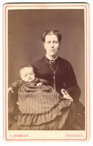 Fotografie C. Schmidt, Breslau, polnische Mutter mit ihrem Kind, Mutterglück