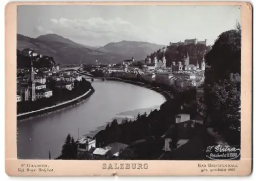 Fotografie F. Grainer, Bad Reichenhall, Ansicht Salzburg, Blick entlang des Flusses nach der Stadt