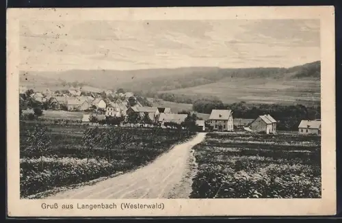 AK Langenbach /Westerwald, Gesamtansicht von der Landstrasse aus