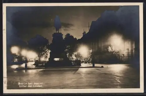 AK Berlin, Strasse Unter den Linden bei Nacht