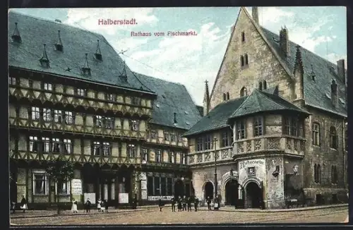 AK Halberstadt, Fischmarkt mit Rathaus, Polizeiwache neben dem Rathauskeller