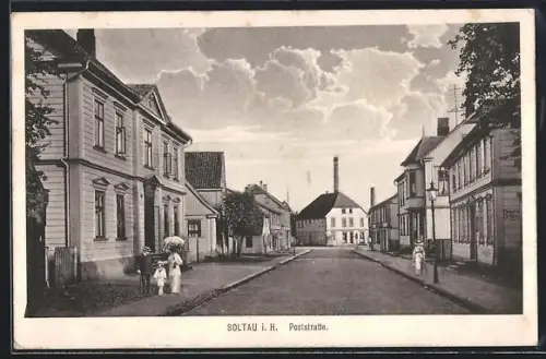 AK Soltau i. H., Poststrasse mit Passanten