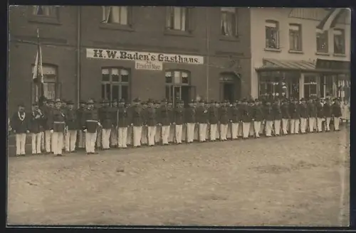 Foto-AK Neuenkirchen /Soltau, Schützenfest vor H. W. Badens Gasthaus, Inh. Friedrich Meyer