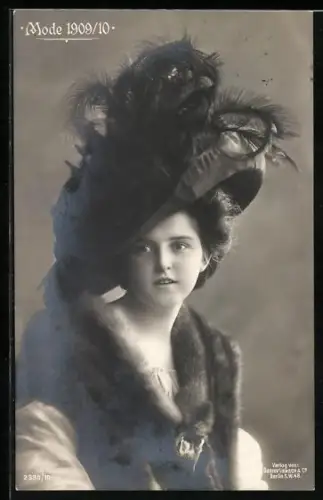 AK Elegante Dame mit federgeschmücktem Hut, Mode 1909/10