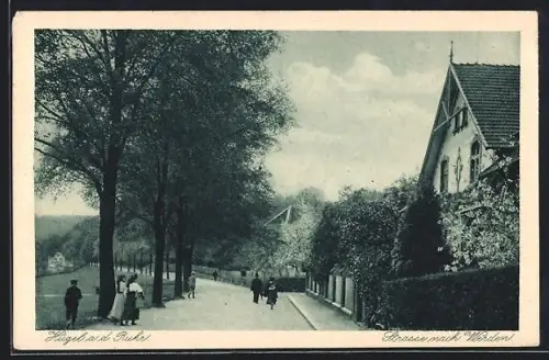 AK Hügel /Ruhr, Strasse nach Werden mit Passanten und Gebäudeansicht