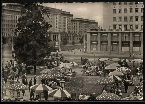 AK Berlin, Stalinallee, Garten des Cafe Warschau
