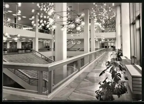 AK Berlin, Palast der Republik-Treppe zum Hauptfoyer