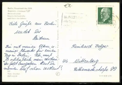 AK Berlin, Alexanderplatz, Passanten an der Urania-Weltzeit-Uhr