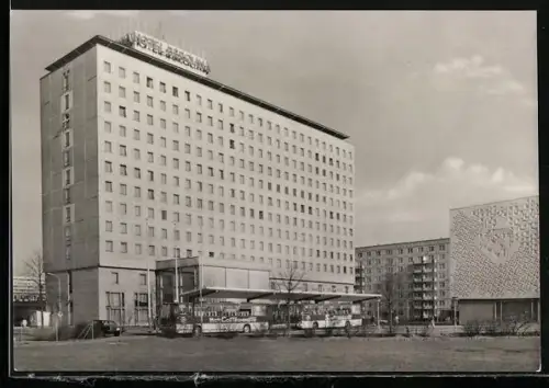AK Berlin, Interhotel Berolina mit Bussen