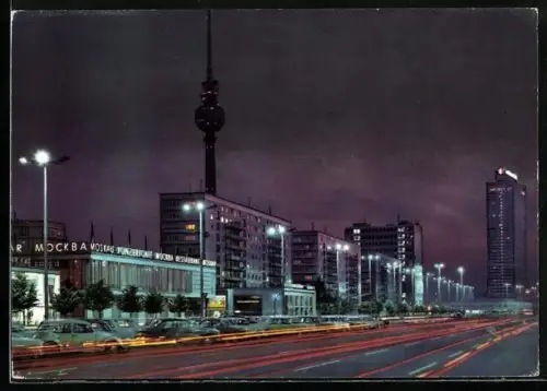 AK Berlin, Karl-Marx-Allee bei Nacht