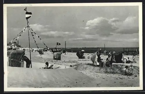 AK Arendsee /Meckl., Ansicht vom Strand mit Strandkörben, -Fahne