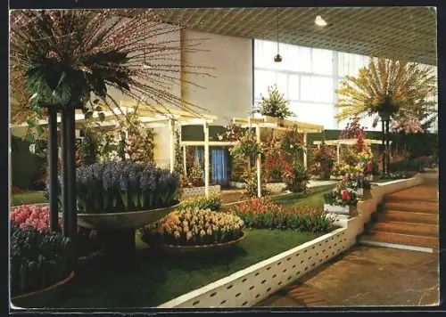 AK Berlin, Internationale Grüne Woche 1970, Innenansicht mit blühenden Blumen u. Pflanzen