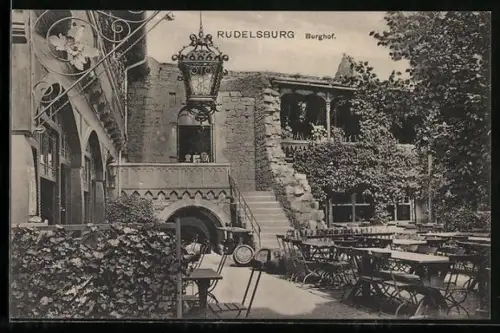 AK Rudelsburg, Burghof mit Aufgang und Restaurant