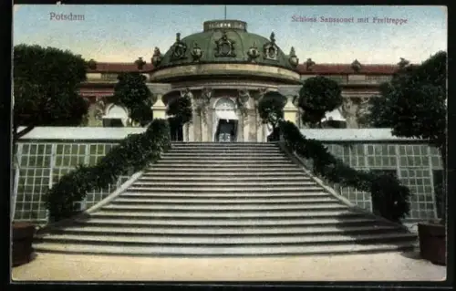 AK Potsdam, Schloss-Sanssouci mit Freitreppe