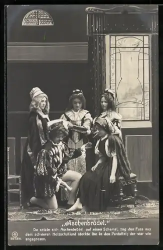 AK Aschenbrödel: Da setzte sich Aschenbrödel auf einem Schemel, zog den Fuss aus dem schweren Holzschuh...