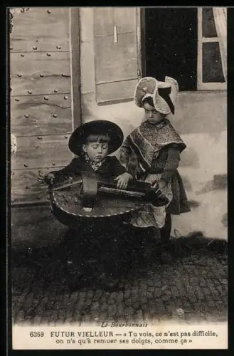 AK Le Bourbonnais, Kinderpaar mit einer Drehleier