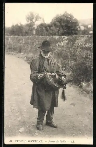 AK Auvergne, Musiker spielt Vielle