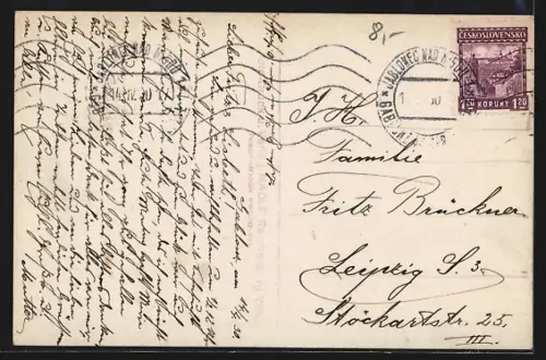 AK Gablonz a. N., Strassenpartie mit Kirche