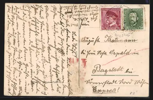 AK Gablonz a. N., Strassenpartie mit Kirche