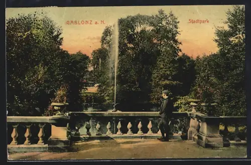 AK Gablonz a. N., Stadtpark mit Fontäne